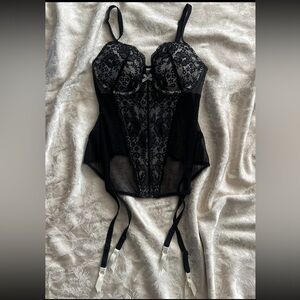 Victoria’s Secret Black Lace Bustier Corset Top (34B) – New